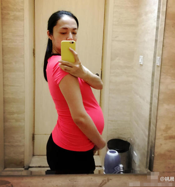 姚晨自拍大肚驚人