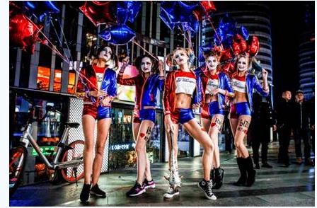 三里屯性感小丑