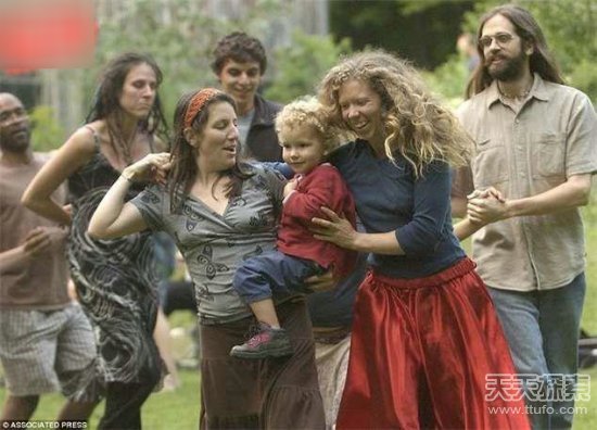 世界最怪異村莊:男女共享老婆和孩子