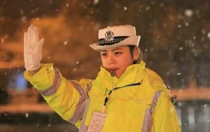 女交警撞臉陳妍希