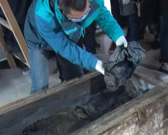 古墓現500年女尸