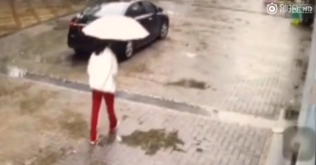 三男子劫擄女教師