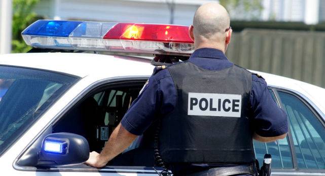 美國女子劫走警車