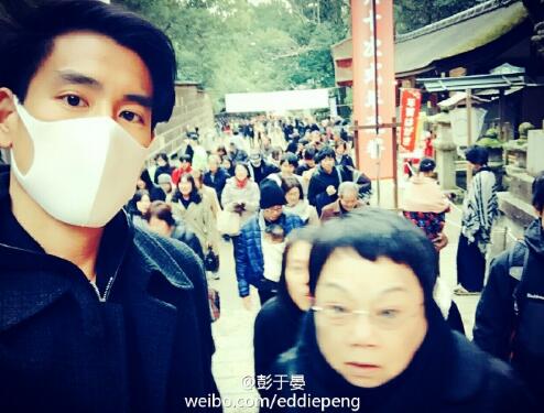 彭于晏曬全家福