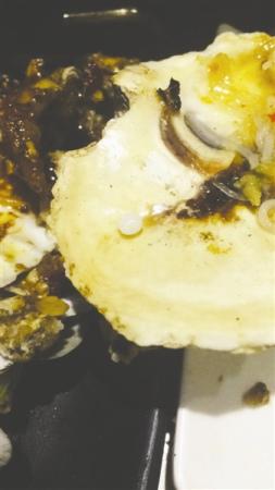 吃生蠔被珍珠硌牙