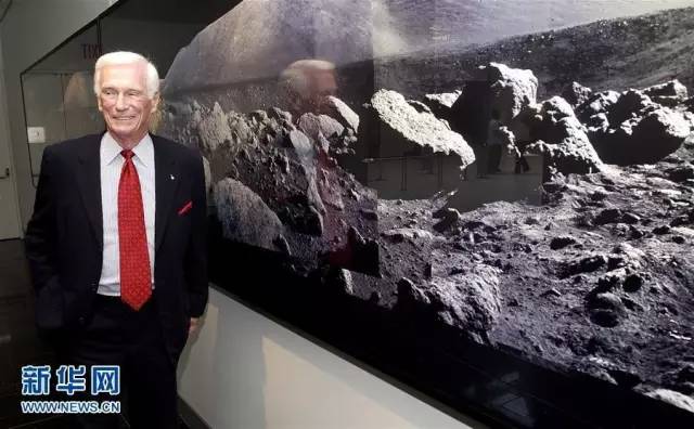 最后離開月球的人