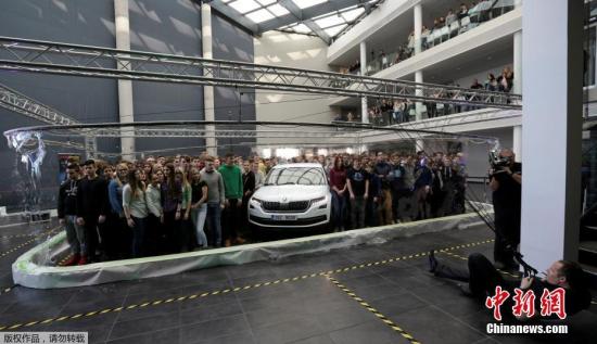 275人擠進肥皂泡