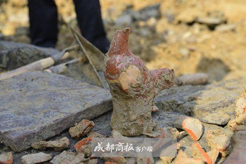 施工隊(duì)挖出土豪墓