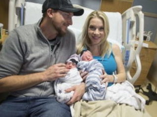 雙胞胎生日差1年