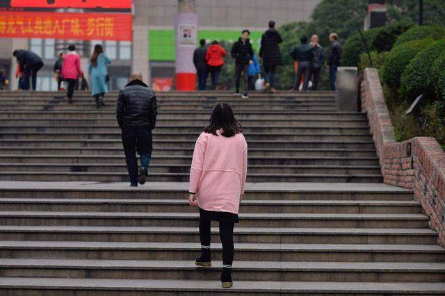 奶奶病重想見孫女婿 20歲女孩欲租男友回家過年