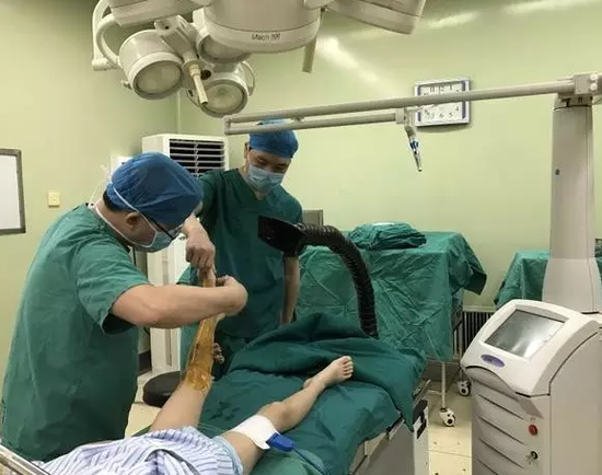 男孩身上長珊瑚