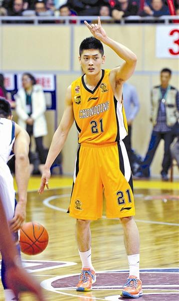 劉哲男扶路人反遭誣陷