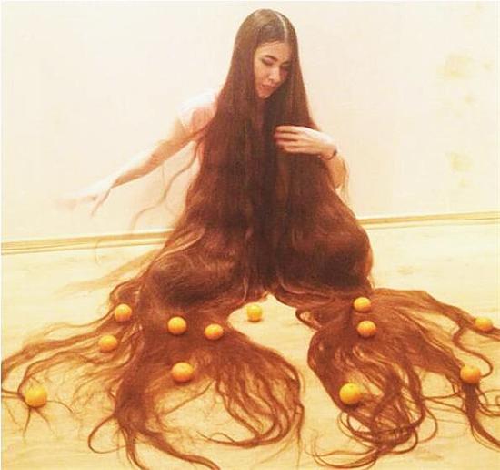 女孩20年沒剪過頭