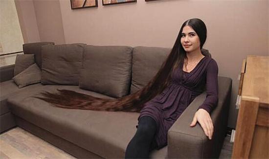 女孩20年沒剪過頭