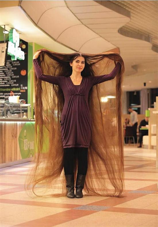 女孩20年沒剪過頭