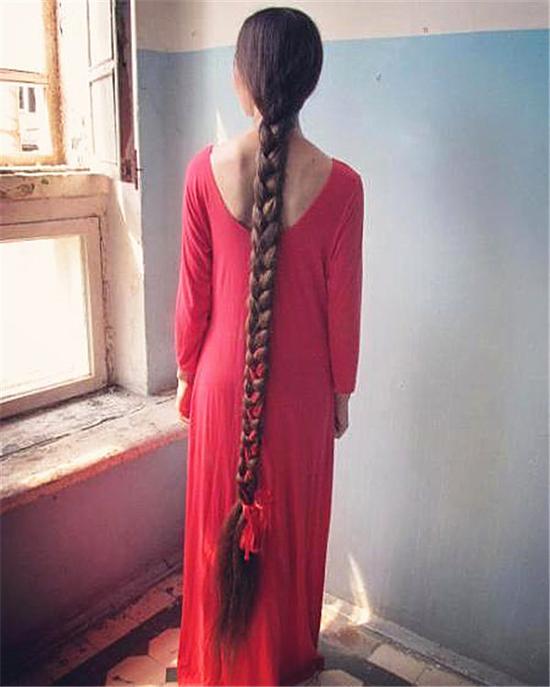 女孩20年沒剪過頭