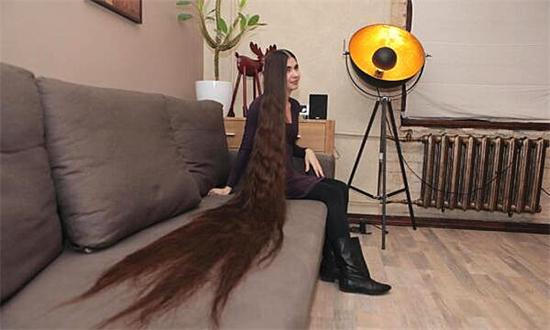 女孩20年沒剪過頭