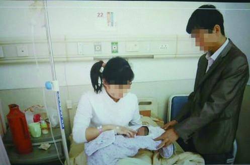 女子上廁所時產女