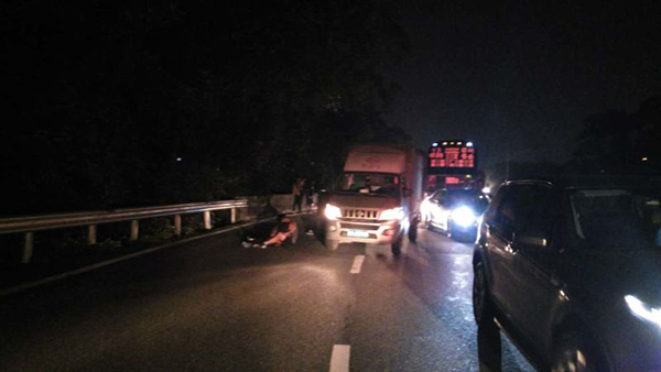 夫妻吵架妻子跳車遭碾壓身亡