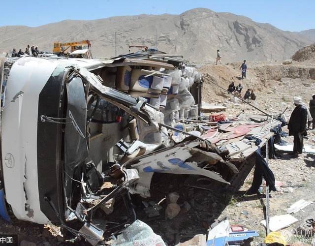 印度客車墜入山谷