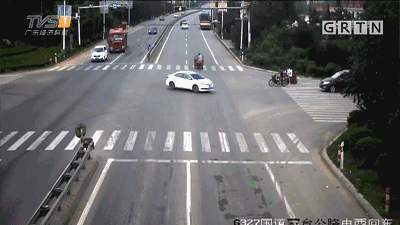 司機(jī)頭朝下盲開