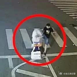 男子毆打卡通交警