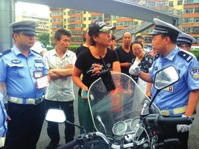 女司機違停罵交警