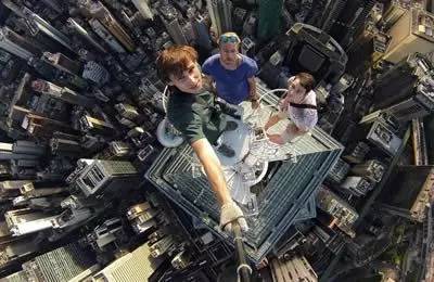 游客懸崖自拍跌落大海溺亡