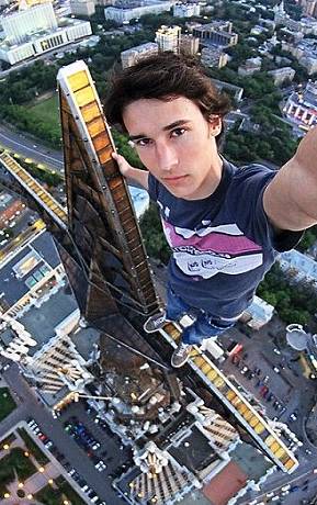 游客懸崖自拍跌落大海溺亡