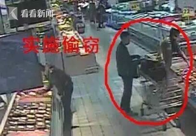 小偷對贓物拜三拜