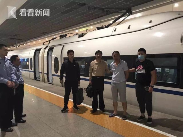 小偷對贓物拜三拜