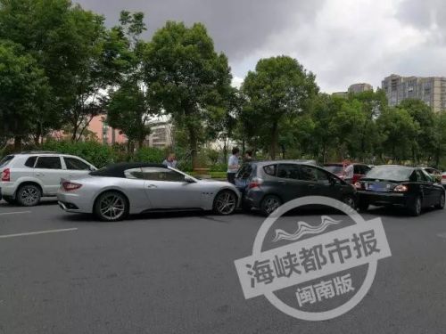 泉州6車追尾車禍現(xiàn)場