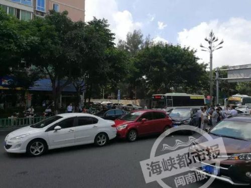 泉州6車追尾車禍現(xiàn)場