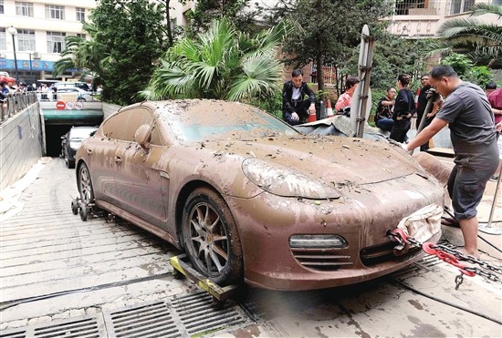 80多輛車泡水三天