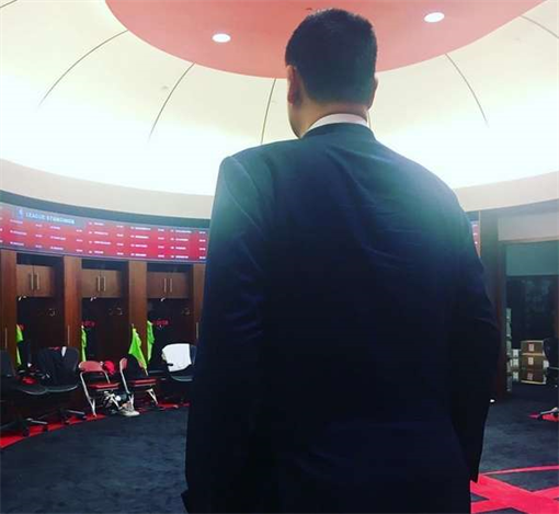 姚明重返火箭更衣室稱回家 為休城風災捐10萬