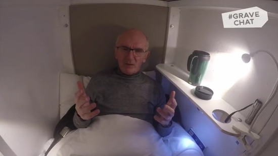 做棺材將自己活埋