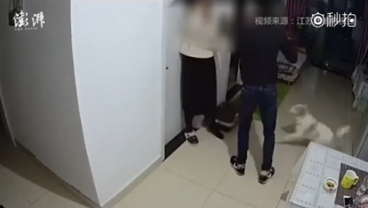 女子掰斷劣質刀