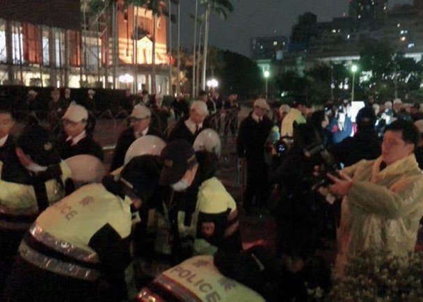 總統(tǒng)府大門遭潑漆