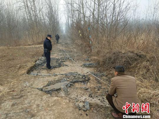 小偷盜800米公路