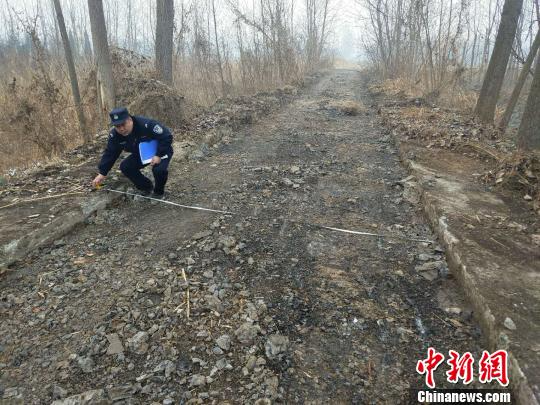 小偷盜800米公路