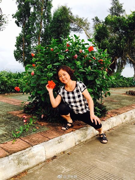 阿姨7條絲巾照相