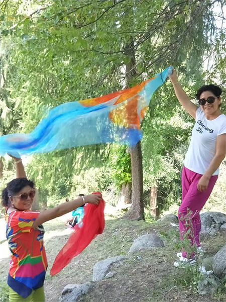 阿姨7條絲巾照相