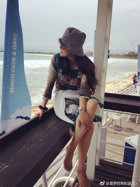 阿姨7條絲巾照相