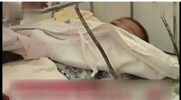 女童撐小花傘墜樓