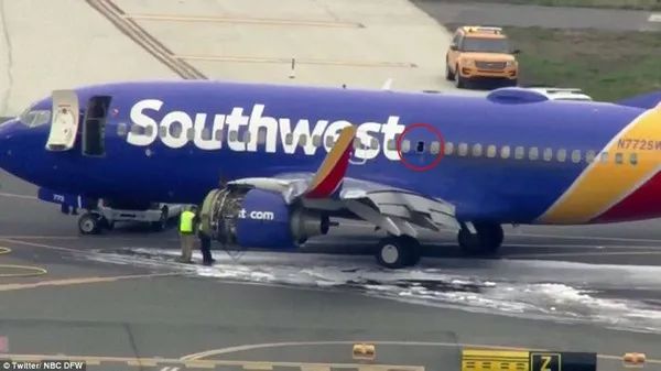 美國客機(jī)引擎爆炸