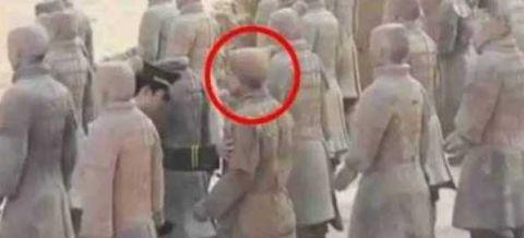 女子發(fā)現(xiàn)兵馬俑動(dòng)