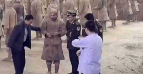 女子發(fā)現(xiàn)兵馬俑動(dòng)