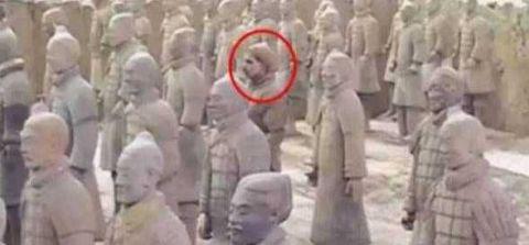 女子發(fā)現(xiàn)兵馬俑動(dòng)