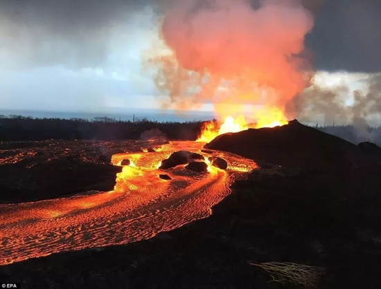 夏威夷基拉韋厄火山噴發下寶石雨