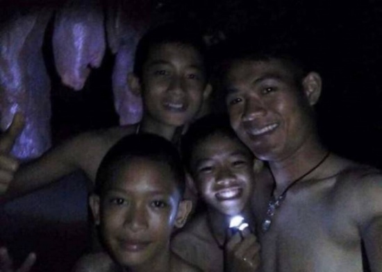 13人足球隊被找到